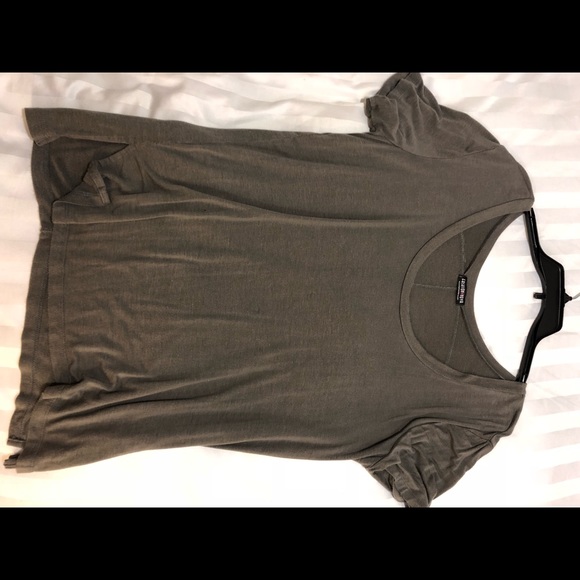 FASHION NOVA GREY T SHIRT SIDE SLIT - Picture 7 of 8